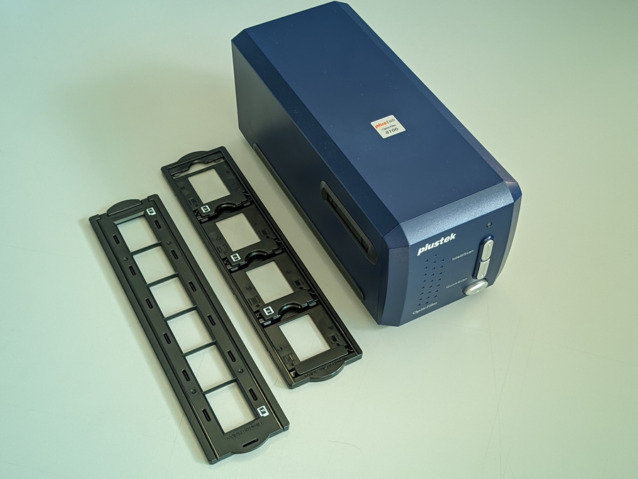 Слайд-сканер Plustek OpticFilm 8100 (KH12010E5001658)