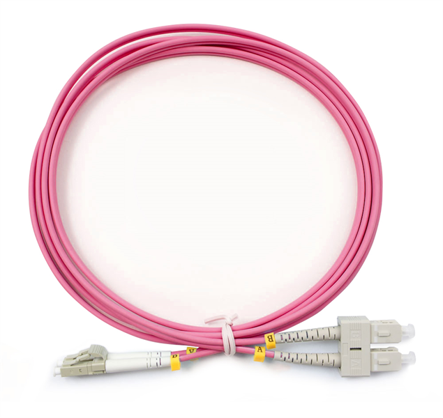 Комм. шнур оптический Cabeus Tight Buffer, Duplex SC/LC (UPC/UPC), OM4 50/125, LSZH, 2м, _ 3мм, серый хвостовик, цвет: маджента
