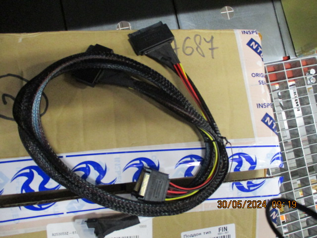 Кабель Cable, x8 SFF-8654 to 2xU.2 SFF-8639, 0,8M (analog 05-60005-00) (CBL-8654-2-8639-10)