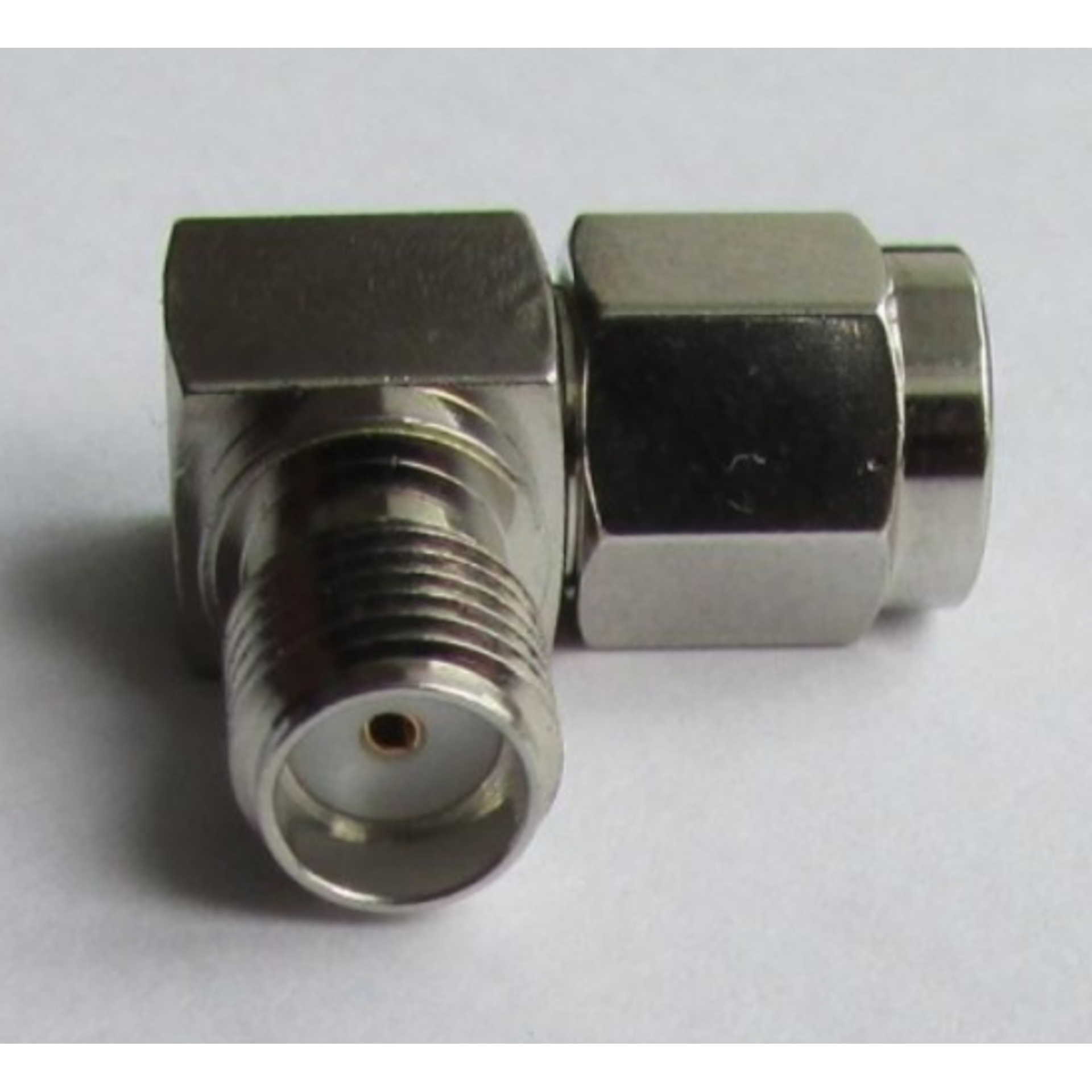 ВЧ переходник угловой S-412 (SMA-male -SMA-female)