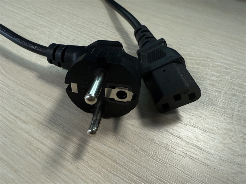 Кабель Кабель питания Schuko-C13, 3x0.5мм2, 6A, с заземлением, 1.8м