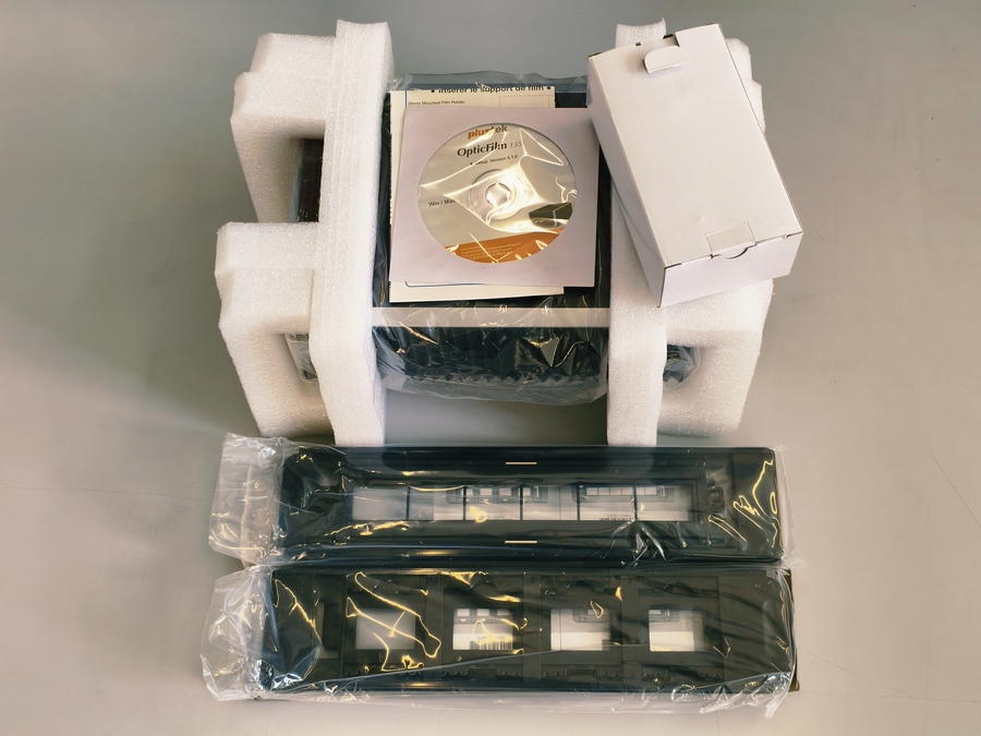 Слайд-сканер Plustek OpticFilm 135i (KH15010D7000330)