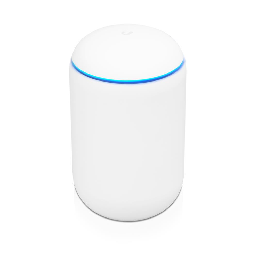 Точка доступа Ubiquiti UDM
