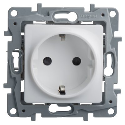 Розетка силовая Legrand Etika 672221