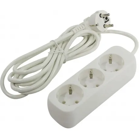 Удлинитель Defender E330 с заземлением 3.0 м 3 розетки (пакет) в Санкт-Петербурге